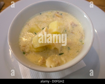 Eglefino affumicato chowder Foto Stock