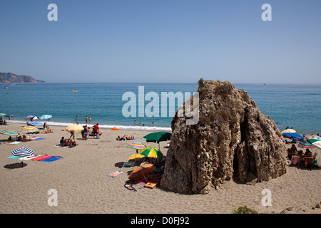 Spiaggia Burriana Nerja Malaga Andalusia Spagna Playa de Burriana Nerja Málaga Andalucía España Foto Stock