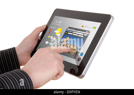 Uomo d'affari alla ricerca di un turismo informazioni su pad Foto Stock