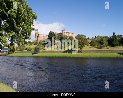 Dh Inverness Castle INVERNESSSHIRE Inverness Castle riverside Fiume Ness Scotland Regno Unito castelli della città Foto Stock