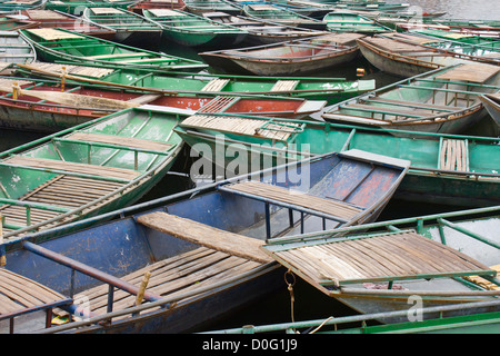 Barche vicino a Tam Coc Grotta di Ninh Binh, Vietnam Foto Stock