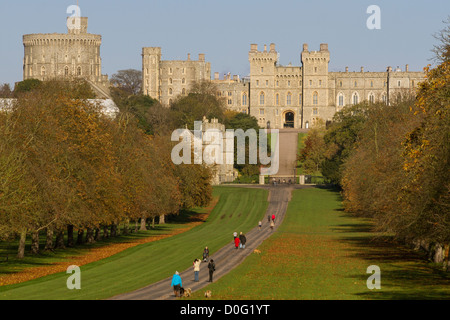 Inghilterra Berkshire, il castello di Windsor & lunga passeggiata, autunno Foto Stock