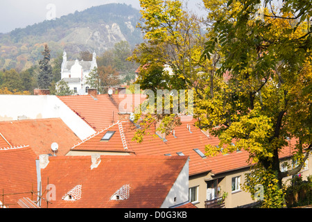 Vista di Mikulov e Santo Hill, Moravia del Sud, Repubblica Ceca Foto Stock