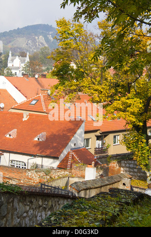 Vista di Mikulov e Santo Hill, Moravia del Sud, Repubblica Ceca Foto Stock