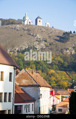 Vista di Mikulov, Santo Hill, Svaty Kopec, Moravia del Sud, Repubblica Ceca Foto Stock