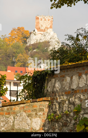 Castello in rovina in Mikulov, Moravia del Sud, Repubblica Ceca Foto Stock