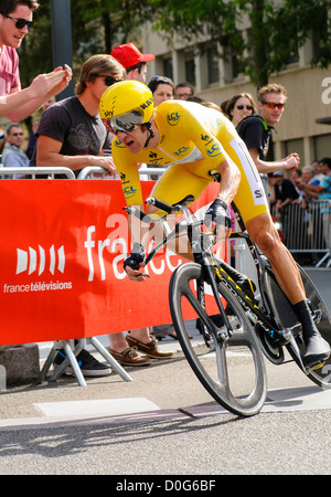 Bradley Wiggins si avvicina al traguardo in Chartres, sul suo modo al vincitore di tappa 19, e il Tour de France 2012. Foto Stock