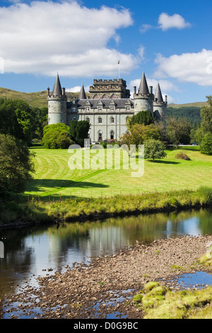 Inveraray Castle, sede del Duca di Argyll accanto a Loch Fyne, Inveraray, Argyll and Bute, Scotland, Regno Unito Foto Stock