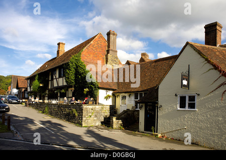 Il Crown Inn Chiddingfold Surrey in Inghilterra UK GB Inghilterra rurale Inglese Gran Bretagna campagna britannica village country pub vita Foto Stock