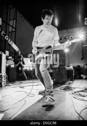 Steve Albini performing live con grande nero nel 2006. Foto Stock