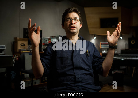 Ingegnere di registrazione e musicista Steve Albini a Audio elettrici, il suo studio di Chicago. Foto Stock
