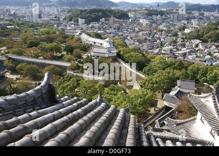 Il castello di Himeji (AKA Airone bianco Castello e airone bianco) Castello di Himeji, Giappone Vista della città Foto Stock