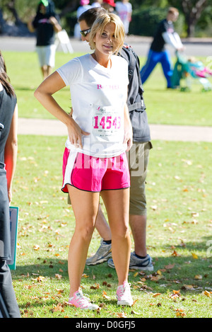 Ali Fedotowsky celebrità prendere parte alla Susan G Komen a piedi la cura fundraiser San Diego, Stati Uniti d'America - 07.10.10 Foto Stock