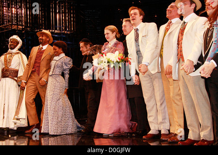 Isaia Johnson, Jesse L. Martin Marsha Stephanie Blake, Al Pacino, Lily Rabe, Byron Jennings, David Harbour, Pietro Francesco Foto Stock