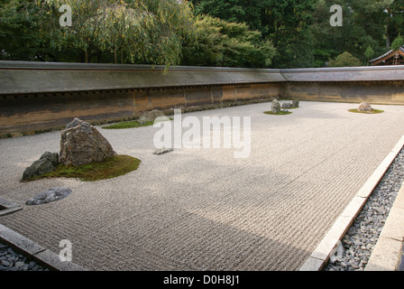 Giappone, Kyoto, Ryoan-Ji Zen tempio buddista, vista del giardino a secco di Ryoan-Ji Foto Stock