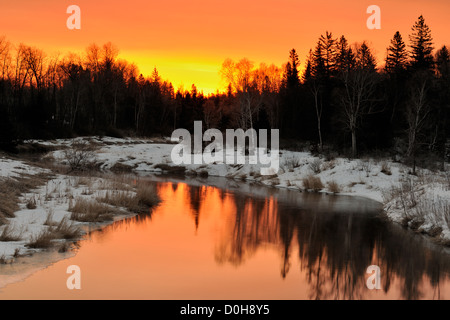 Junction Creek in primavera a sunrise, maggiore Sudbury, Ontario, Canada Foto Stock