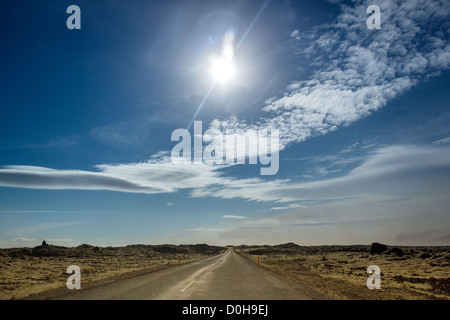 Coperte di muschio lava. Indirizzare uno, National Highway, Islanda Foto Stock