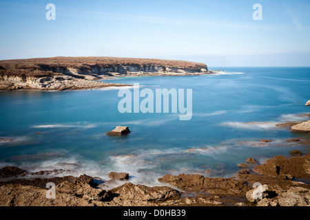 Cantabrico costa rocciosa nella Spagna settentrionale, nei pressi della città di Santander Foto Stock
