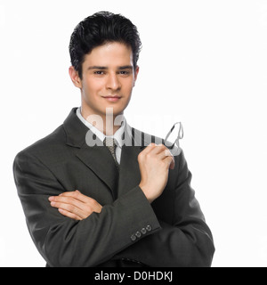 Ritratto di un imprenditore tenendo la sua occhiali Foto Stock
