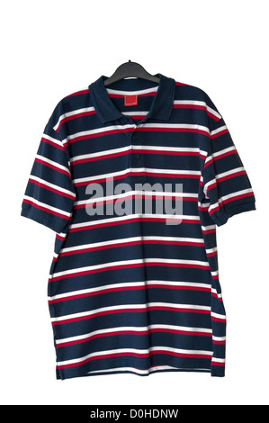 Mans Striped Polo a maniche corte T Shirt su un appendiabiti Foto Stock
