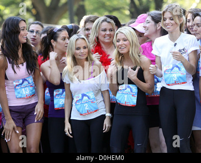 Miss USA Rachel Smith, Kristin Chenoweth, Kelly Ripa, AnnaLynn McCord acceso a vivere con Regis e Kelly tacco alto-A-Thon Foto Stock