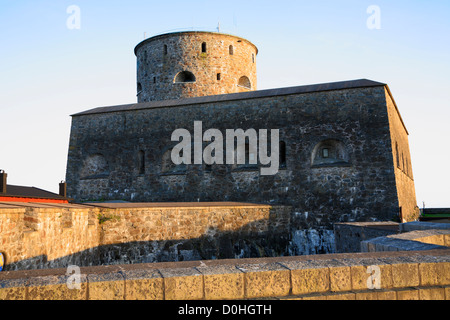 La fortezza di pietra Carlsten Marstrand in Svezia, al tramonto. Marstrand è un popolare resort estivo in skerries sulla costa occidentale della Svezia. Foto Stock