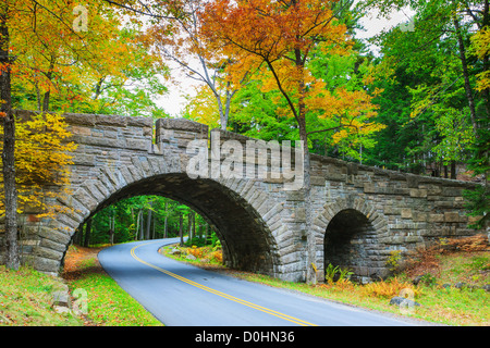 Il triple-arcuata di Stanley Brook ponte in Acadia N.P, Maine, Stati Uniti d'America Foto Stock