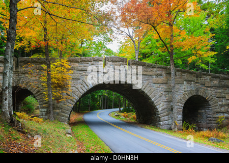 Il triple-arcuata di Stanley Brook ponte in Acadia N.P, Maine, Stati Uniti d'America Foto Stock
