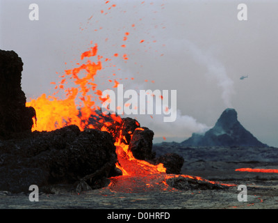 Eruzione di lava da Conetti eruttivi entro Pu'u'O'o sfiato Foto Stock