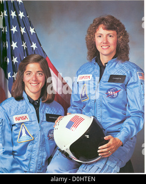 Christa McAuliffe e Barbara Morgan, insegnante nello spazio primario e backup membri di equipaggio per la missione Shuttle STS-51L. Questa missione Foto Stock