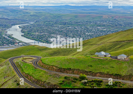 Il fiume Snake con Lewiston (ID) e Clarkston (WA) da Lewiston Hill, Lewiston (collina), Idaho, Stati Uniti d'America Foto Stock