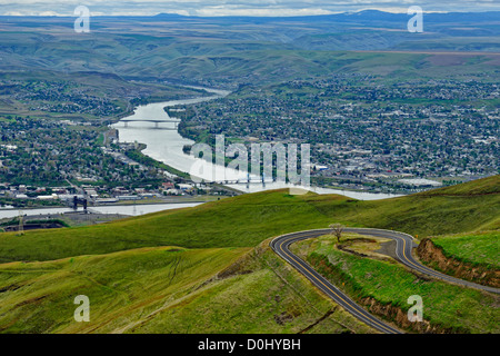 Il fiume Snake con Lewiston (ID) e Clarkston (WA) da Lewiston Hill, Lewiston (collina), Idaho, Stati Uniti d'America Foto Stock