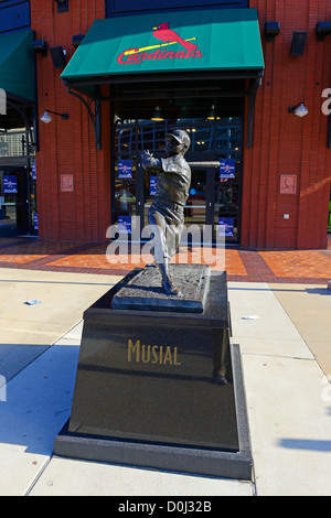 Stan Musial statua Busch Stadium St. Louis MO Missouri Cardinals Baseball Foto Stock