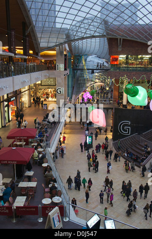 Christmas Shopper a Cabot Circus centro retail Bristol Foto Stock