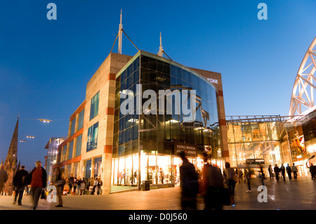 Il Bullring Shopping area di Birmingham di notte. Foto Stock