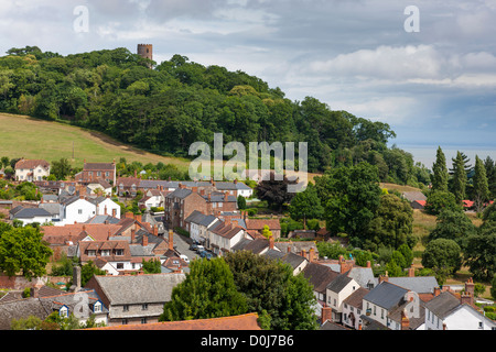 Il Conygar Torre che sovrasta il villaggio di Dunster. Foto Stock