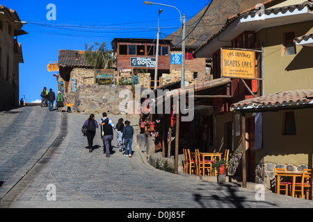 Città tranquilla vita in Ollantaytambo in Valle Sacra, provincia di Cuzco, Perù. Foto: Navè Orgad Foto Stock