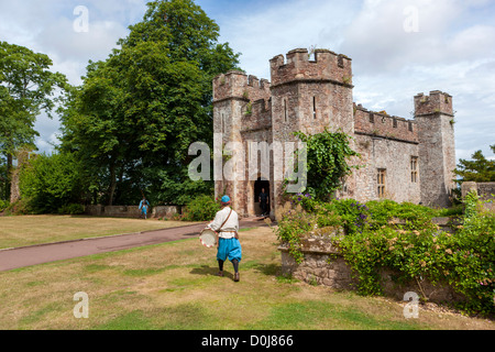 Il XIV secolo di grande Gatehouse, Castello di Dunster, Somerset, Inghilterra, Regno Unito, Europa Foto Stock