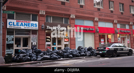 Cestino ammucchiati downtown NY Foto Stock