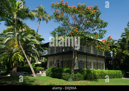 Home dove Ernst Hemmingway visse e scrisse, Hemingway House Museum Situato in un giardino tropicale, Key West, Florida Foto Stock