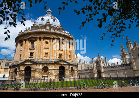 Radcliffe Square a Oxford su un pomeriggio d'estate. Foto Stock