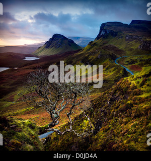 Una vista verso Quiraing sull'Isola di Skye. Foto Stock