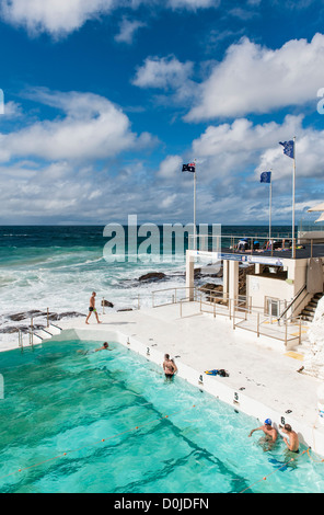 Il Bondi iceberg inverno club di nuoto. Fondata nel 1929 e molto famosa piscina di acqua di mare. Foto Stock