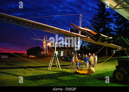 Università di Toronto ingegneri prendere un volo per fare la storia Aviation ingegneri presso l Università di Toronto si stanno preparando per andare Foto Stock