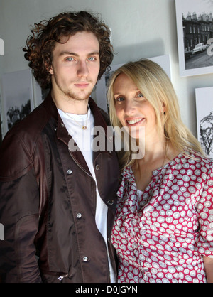 Aaron Johnson e Sam Taylor-Wood il lancio di "Questo ragazzo: John Lennon in Liverpool' presso il sig. musica galleria di testa. Una mostra Foto Stock
