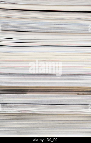 Sullo sfondo di una pila di vecchie riviste closeup. Foto Stock