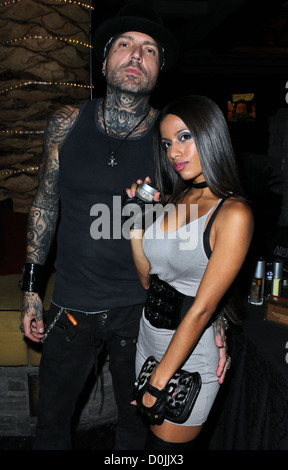 Evan Seinfeld e Lupe Fuentes Gifting Suite a mario barth re inchiostro al Mirage Resort Hotel Las Vegas, Nevada - 01.10.110 Foto Stock