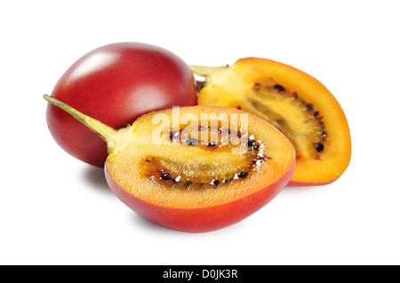 Tamarillo frutti isolati su sfondo bianco. Foto Stock