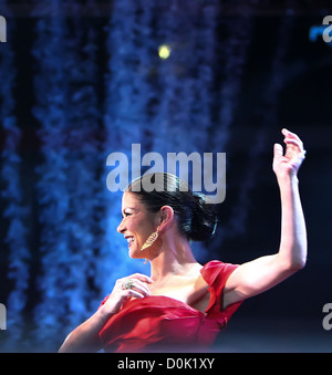 Catherine Zeta Jones 'Benvenuti al Galles in concerto al Millennium Stadium celebrando la Ryder Cup di scena in Galles per Foto Stock