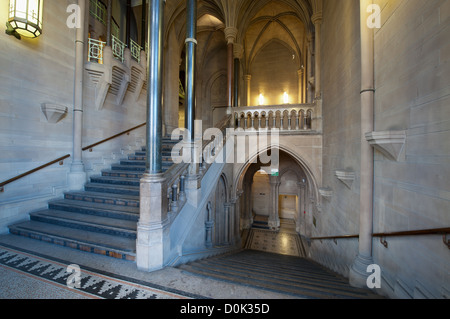 Una rampa di scale dell'edificio Whitworth presso l Università di Manchester. Foto Stock